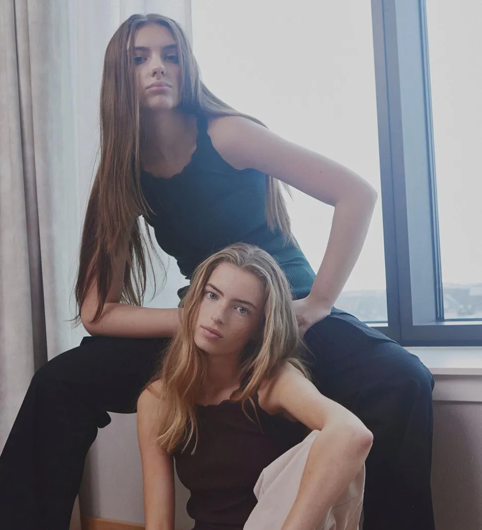 Rosemunde Top - Silke/Bomuld - Rib - Sort m. Blonder